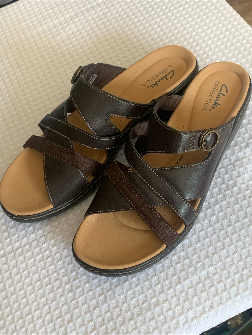 Clarks Merliah Holly Dark Brown leather upper Cross-Strap Slide Sandals size 10M - Picture 2 of 8